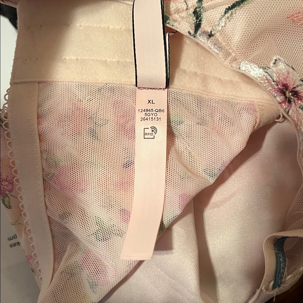 Victoria’s Secret balconette bra - Picture 8 of 8